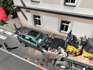 Řidič, který na Náchodsku vjel do lidí, byl obviněn i z usmrcení z nedbalosti