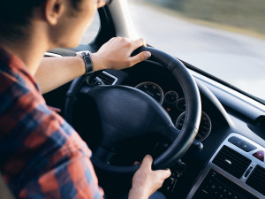 Drogy za volant nepatří ani o Vánocích. Po víkendech a vánočních večírcích jsou kanalizace plné drog