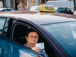 Senior Taxi v Hořicích slaví úspěch. Služba je vytížená