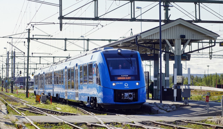 Vlaky z Hradce Králové do Náchoda budou jezdit až 160 kilometrů v hodině
