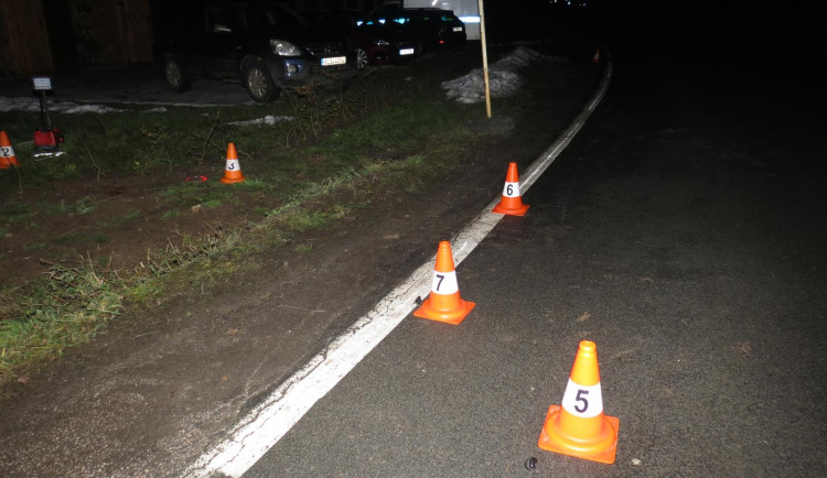 Opilý řidič na Trutnovsku srazil chodkyni, zemřela v nemocnici