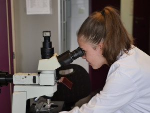 Mým snem je vyřešit poruchu srážlivosti krve, říká nadaná studentka Soňa Kleinerová