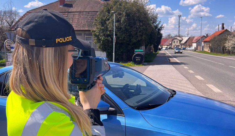 size3-size3-17133360559642-124-v-patek-probehne-speed-marathon-2024-kde-budou-policiste-merit-rychlost-v-olomouckem-kraji