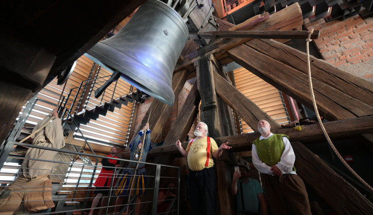 size3-17339223668551-207-zvon-augustin-zazni-v-pristim-roce-trinactkrat-poprve-na-novy-rok