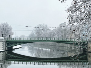 Neděle přinese mráz, námrazu a smog, řidiči by měli být opatrní