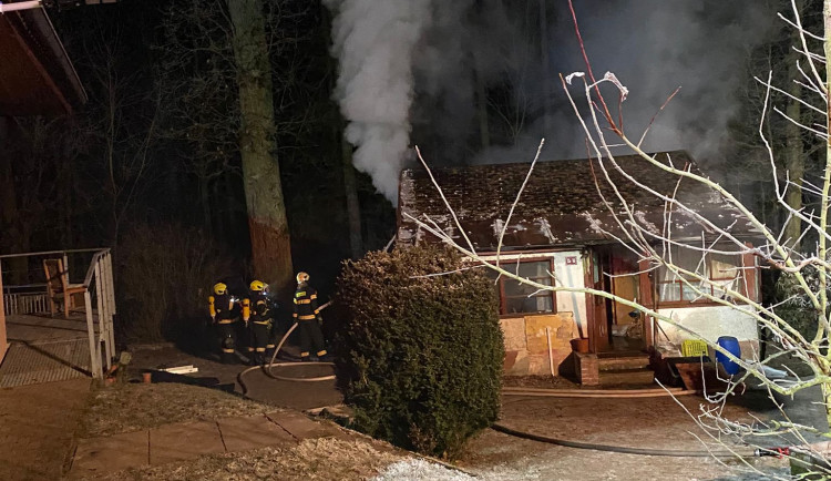 U Bechyně hořela chata. Škoda je 100 tisíc korun