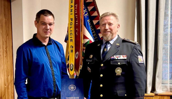 Jiří Hanuš zachránil dvě děti v Českém Meziříčí. Skočil pro ně do ledové vody