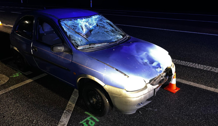 Na Strakonicku srazilo auto chodce, když vystoupil z autobusu. Na místě zemřel