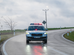 Policisté doprovodili řidiče a jeho rodící manželku přímo do hradecké porodnice