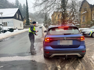 Policie v kraji rozdala během jednoho dne řidičům pokuty za sto tisíc korun