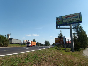 V hradeckém kraji jsou u silnic stále desítky nepovolených billboardů