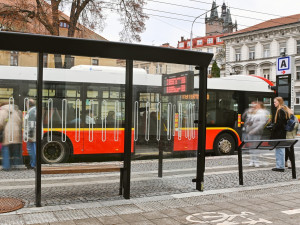 Nová éra městské dopravy v Hradci Králové: Na silnice vyjedou hybridní autobusy