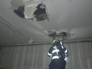 V Čibuzi na Hradecku hořela hala se stavebním materiálem. Škoda je 1,5 milionu