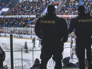 Hradecký Mountfield chystá na večerní hokej speciální poctu policistům