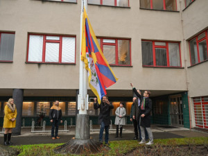 I letos Hradec Králové vyvěsí tibetskou vlajku na podporu lidských práv