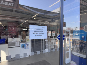 V hradeckém Actionu 16letý Hradečan ubodal dvě prodavačky, zřejmě si je vybral náhodně