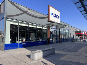 V hradeckém Actionu 16letý Hradečan ubodal dvě prodavačky, zřejmě si je vybral náhodně