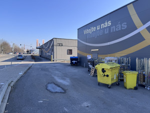 V hradeckém Actionu 16letý Hradečan ubodal dvě prodavačky, zřejmě si je vybral náhodně