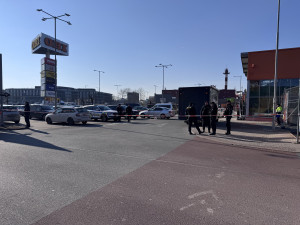 V hradeckém Actionu 16letý Hradečan ubodal dvě prodavačky, zřejmě si je vybral náhodně