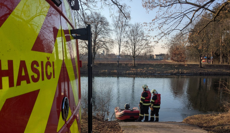 Lidé našli v Labi u Hradci Králové mrtvolu. Policie prověřuje okolnosti smrti