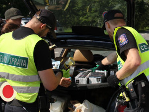 Vyšší výběr daní, pokut i rekordní množství nelegálních cigaret. Celníci bilancují poslední rok