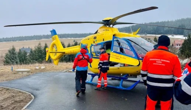 Polský turista spadl z lanovky na Klínovci, zasahovala horská služba i vrtulník