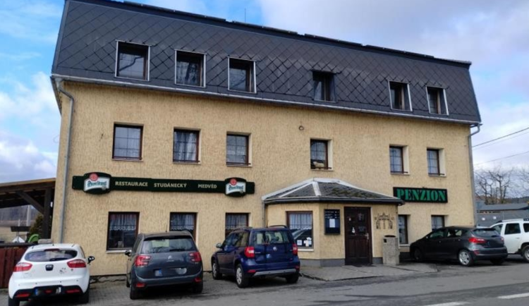 Inspektoři zavřeli kvůli špíně a dalším prohřeškům Restauraci Studánecký medvěd v Liberci