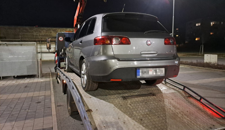 Opakovaně sedal za volant se zákazem. Policie mu zabavila auto