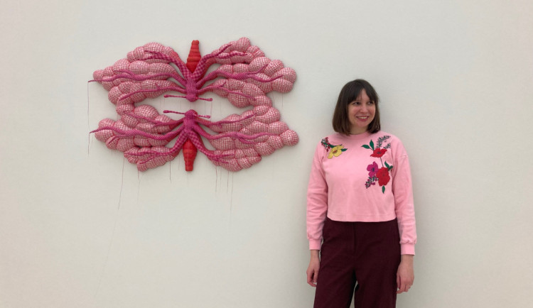 V liberecké galerii se ukrývá Třesoucí se říše. Stojí za ní slavná maďarská sochařka Zsófia Keresztes