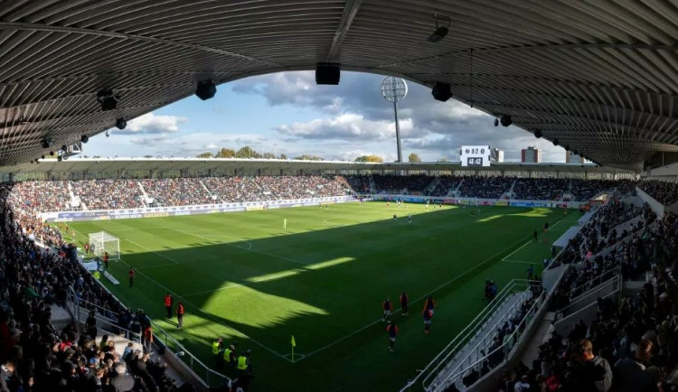 Česká fotbalová reprezentace má namířeno pod hradecká lízátka, vstupenky ještě jsou