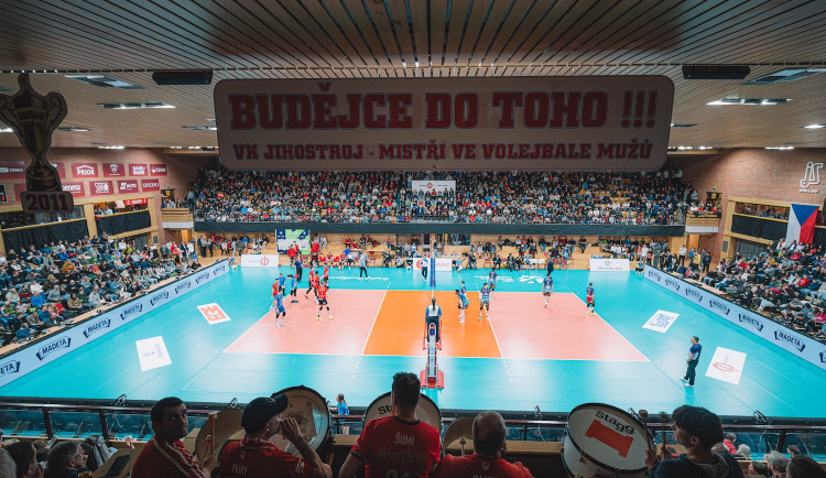 Start sobotního zápasu Jihostroje se kvůli hokeji posouvá. Chystá se i zápas žen