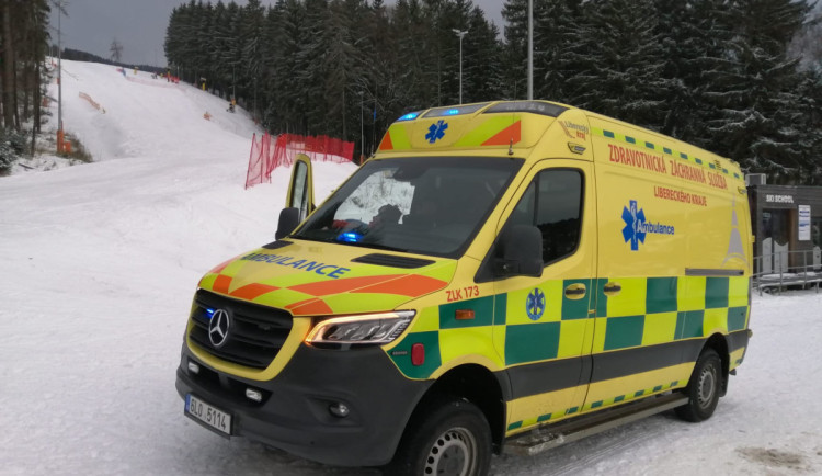 Ve Špindlerově Mlýně se srazily na sjezdovce dvě děti, utrpěly vážná zranění