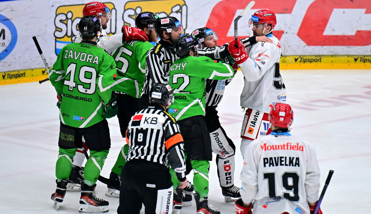 Rozhodčí chybovali, gól neměl platit. Hradec slavil, Boleslav zuřila, sudí končí