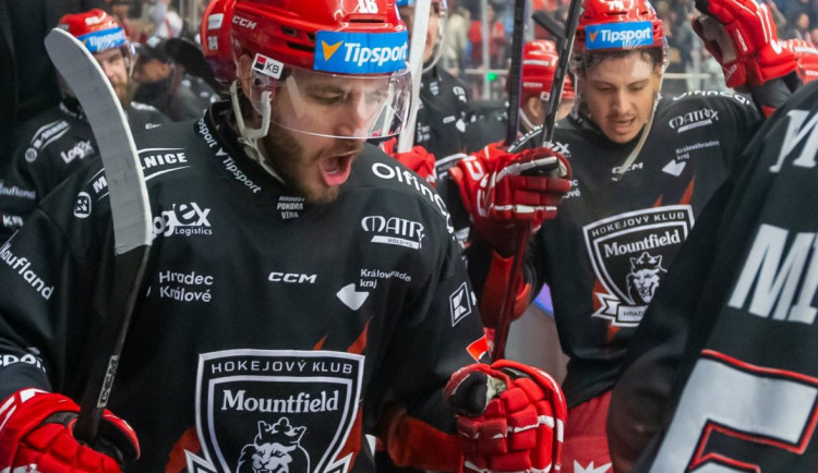 Frustrovaný manažer Boleslavi Ševc vulgárně v Hradci napadl rozhodčí