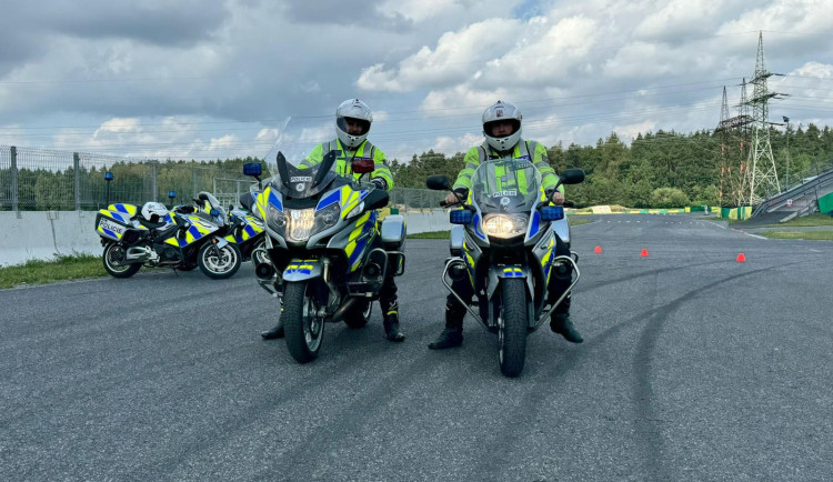 Motorkáři se s příchodem jara vrací na silnice