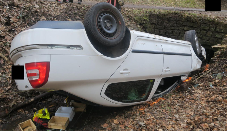 Zběsilý úprk před policisty v autě bude mít soudní dohru. Řidič měl zákaz řízení a ohrozil policisty, chodce a cyklisty