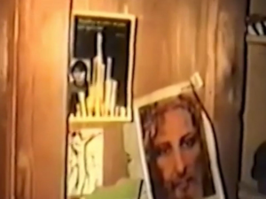 Oběšená s nožem v srdci. Podivná sebevražda v Kostelci vyvolává otázky do dnes