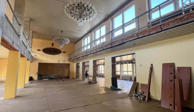 Ve Frýdlantě začala rekonstrukce společenského sálu v Besedě. Sloužil více než 40 let