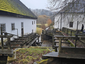 V Babiččině údolí začala sezona. Historický mlýn a mandl však funguje omezeně