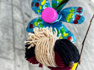 Hradecké Masarykovo náměstí ožilo jarními májkami a dětskou fantazií