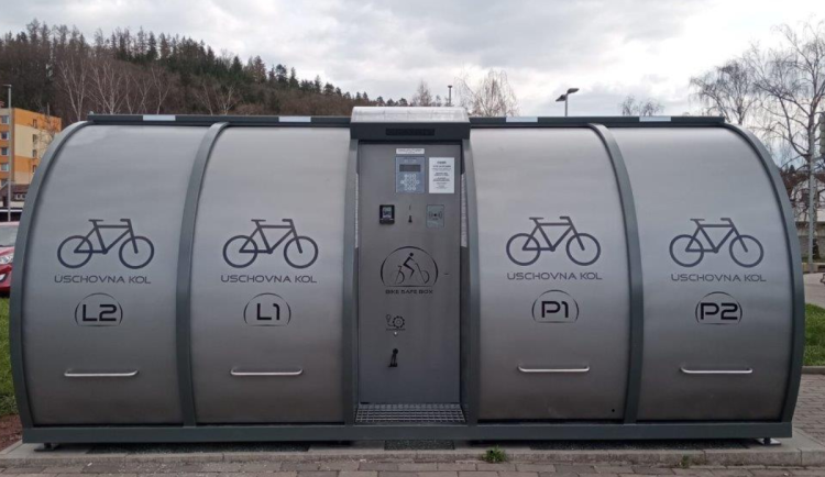 První náchodský cyklobox pro bezpečné uložení kol začal fungovat u nádraží