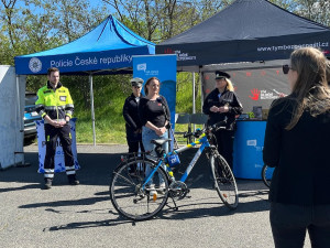 Kampaň Na kole jen s přilbou nabídne víc setkání s cyklisty i nové piktogramy