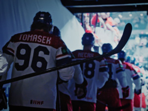 Příběh českého hokejového zlata na filmovém plátně. Snímek měl premiéru v Ostravě