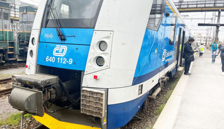 Vlakem mezi Starou Pakou a Martinicemi v Krkonoších se teď pár dní nesvezete