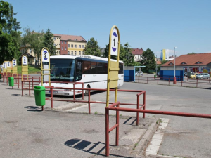 Dvůr Králové začne s opravou autobusového nádraží. Nejprve ale obnoví kanalizaci
