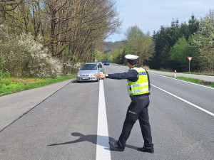 Policie během víkendu na Jičínsku rozdala téměř sto pokut