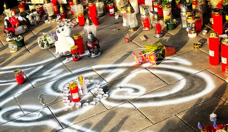 Na pomoc pozůstalým po zavražděných prodavačkách v Hradci se sešlo 2,87 milionu