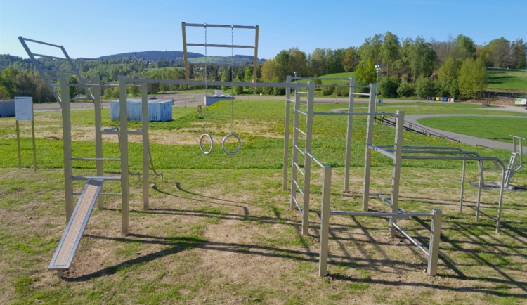 Workoutové hřiště v areálu ve Vesci je hotové a otevřené veřejnosti