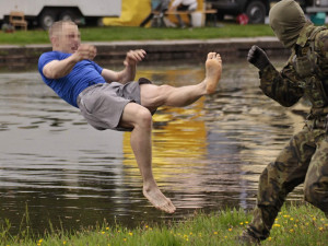 V centru Hradce Králové se bude opět skákat z mostu do Labe, je tu další Branný závod