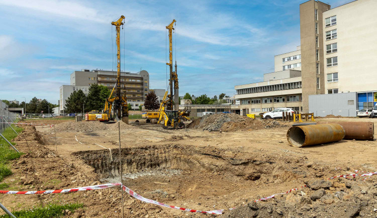 Výstavba Chir. Pavilonu ak. Bedrny 2